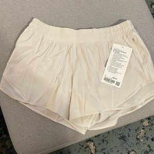 Lululemon Hotty Hot Low rise Shorts 4” lined NWT sz8